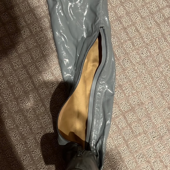 Valentino Garavani Patent Leather over the knee boots - Picture 8 of 8